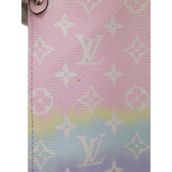 Louis Vuitton LV Escale Onthego GM Bag - Picture 4 of 8